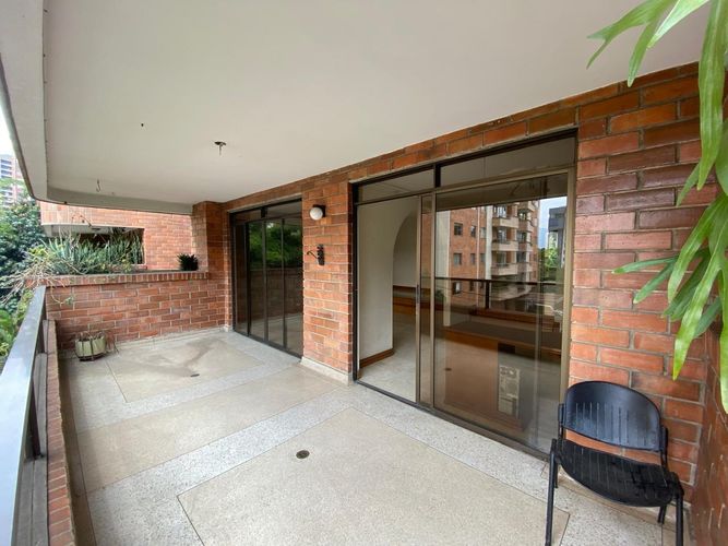 Apartamento de 3 alcobas en venta en El Poblado, Medellín, 254 m² · foto 16 de 16