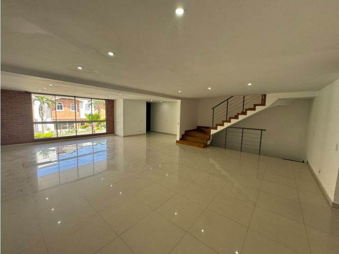 Casa de 4 alcobas en venta en Aves Maria, Sabaneta, 450 m² · foto 2 de 14