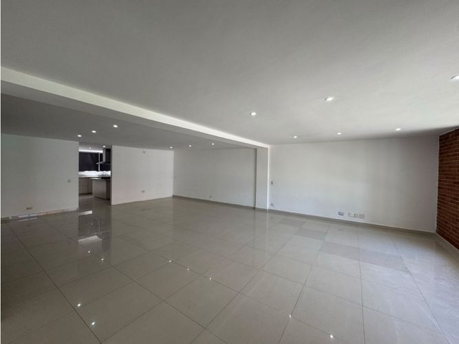 Casa de 4 alcobas en venta en Aves Maria, Sabaneta, 450 m² · foto 3 de 14