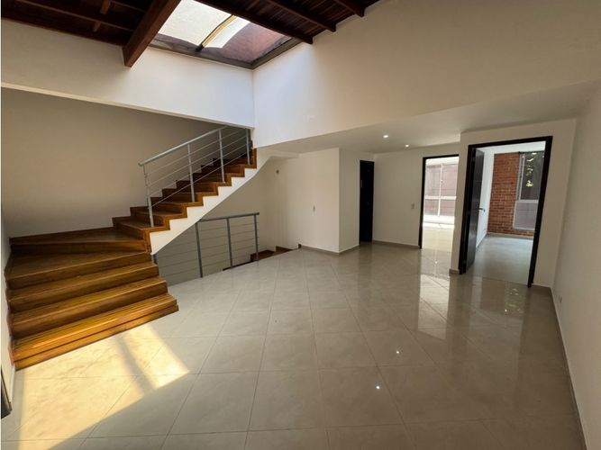Casa de 4 alcobas en venta en Aves Maria, Sabaneta, 450 m² · foto 6 de 14