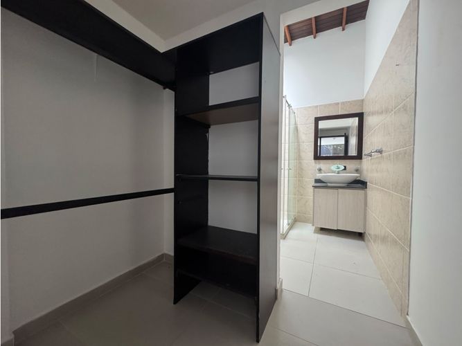 Casa de 4 alcobas en venta en Aves Maria, Sabaneta, 450 m² · foto 9 de 14