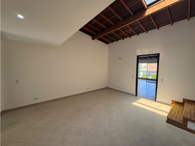 Casa de 4 alcobas en venta en Aves Maria, Sabaneta, 450 m² · foto 13 de 14