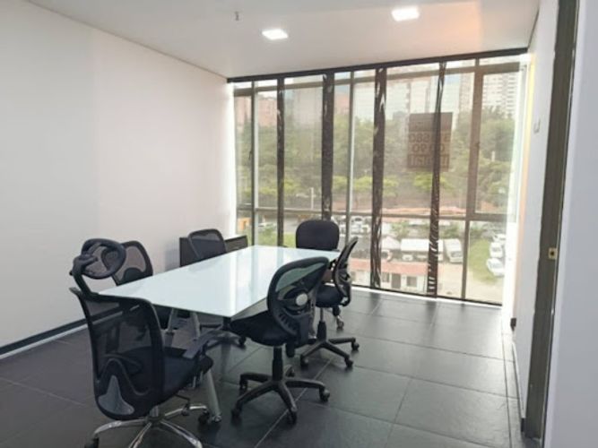 Oficina en arriendo en Manila, Medellín, 51 m² · foto 2 de 10