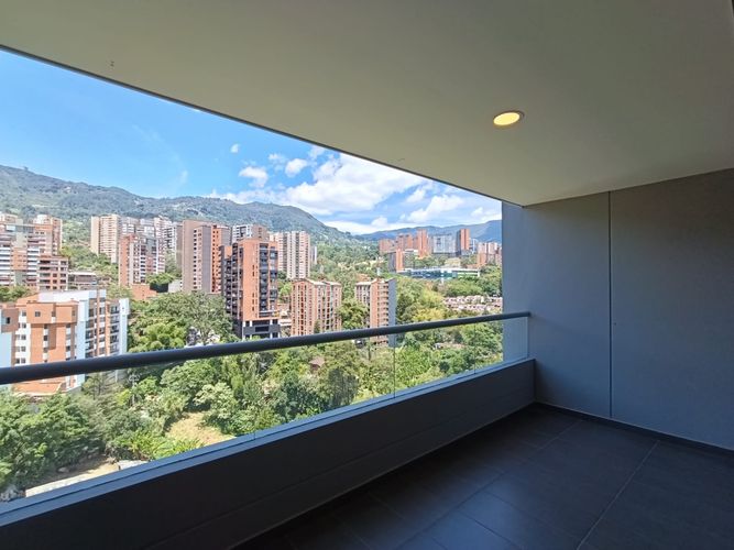 Apartamento de 2 alcobas en arriendo en Cumbres, Envigado, 86 m² · foto 2 de 19