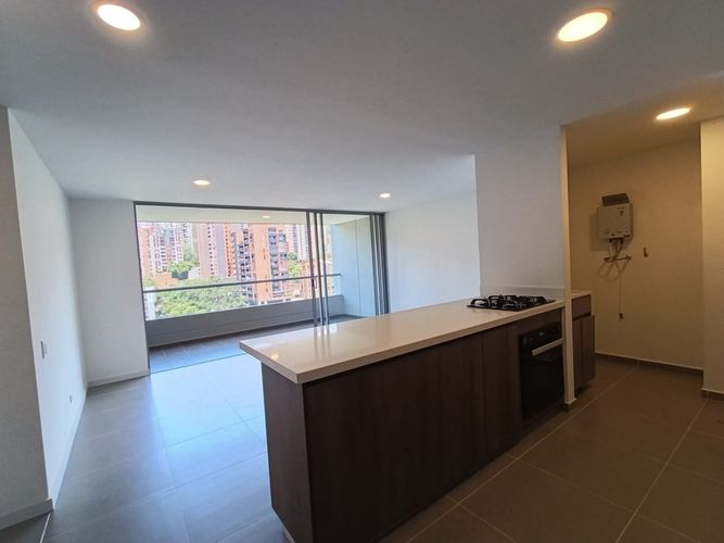 Apartamento de 2 alcobas en arriendo en Cumbres, Envigado, 86 m² · foto 3 de 19