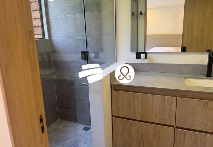 Apartamento de 3 alcobas en venta en El Castillo, Medellín, 137 m² · foto 11 de 20