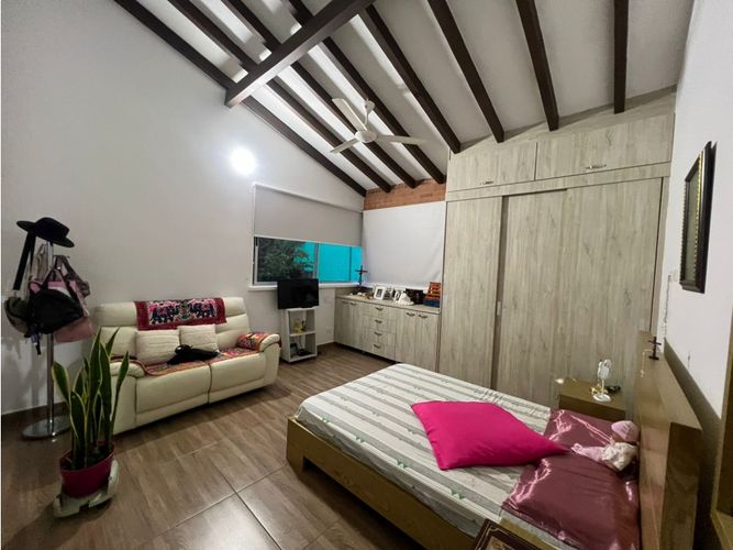 Casa de 3 alcobas en venta en La Pradera, Medellín, 198 m² · foto 9 de 18