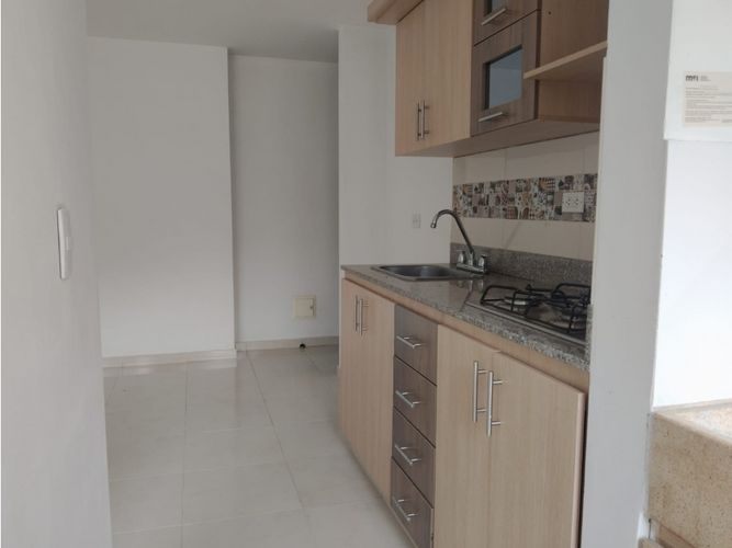 Apartamento de 3 alcobas en venta en Bello Horizonte, Bello, 60 m² · foto 2 de 12