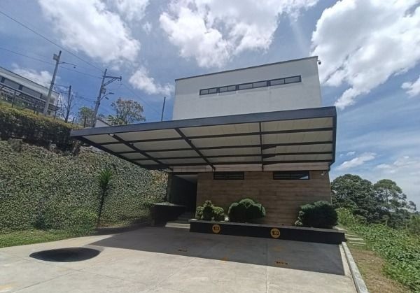 House for rent in Loma del Chocho, Envigado