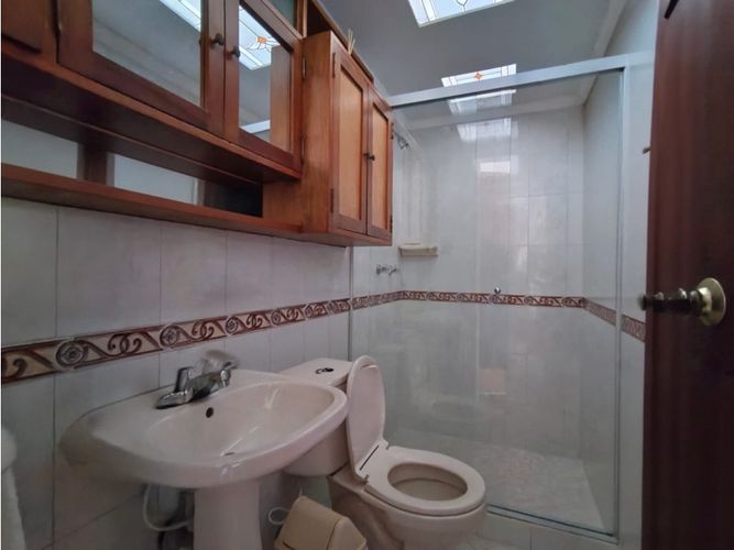 Casa de 5 alcobas en venta en Estadio, Medellín, 252 m² · foto 7 de 18