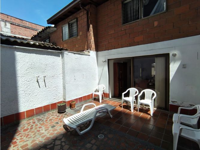 Casa de 5 alcobas en venta en Estadio, Medellín, 252 m² · foto 9 de 18