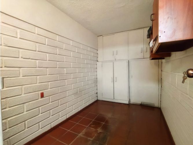 Casa de 5 alcobas en venta en Estadio, Medellín, 252 m² · foto 10 de 18
