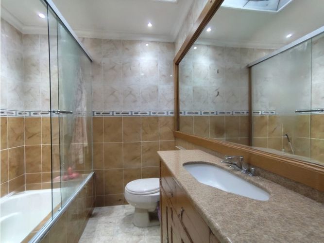 Casa de 5 alcobas en venta en Estadio, Medellín, 252 m² · foto 11 de 18
