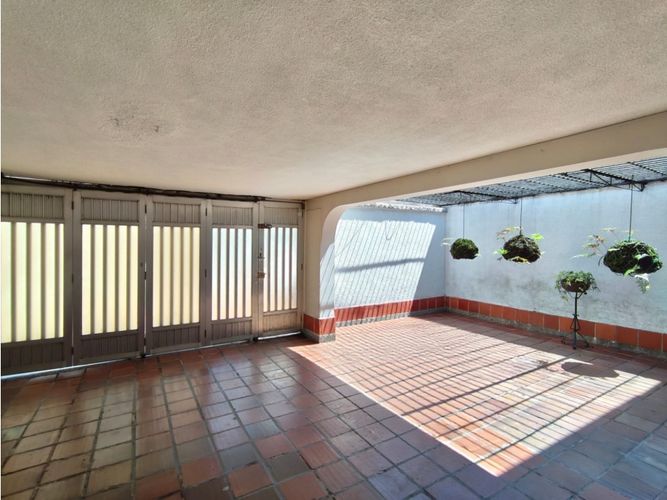 Casa de 5 alcobas en venta en Estadio, Medellín, 252 m² · foto 12 de 18