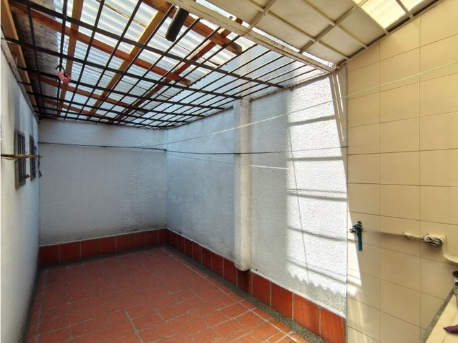 Casa de 5 alcobas en venta en Estadio, Medellín, 252 m² · foto 14 de 18