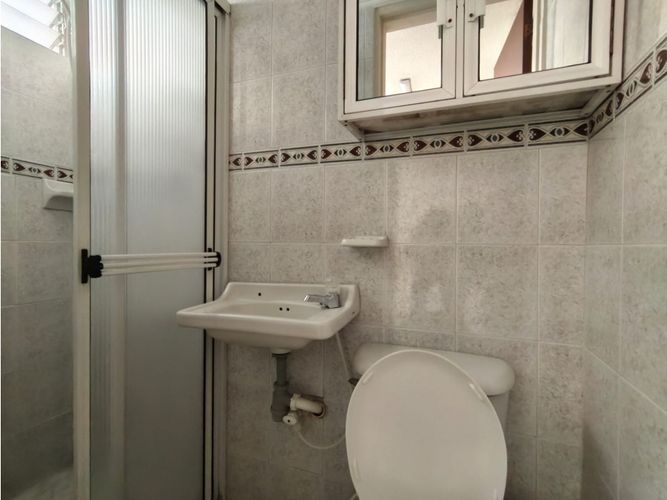 Casa de 5 alcobas en venta en Estadio, Medellín, 252 m² · foto 16 de 18