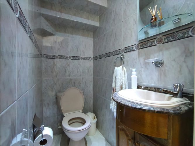 Casa de 5 alcobas en venta en Estadio, Medellín, 252 m² · foto 18 de 18