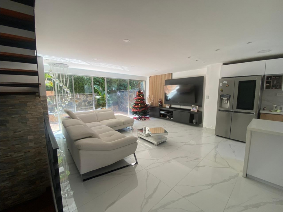 Casa en Arriendo en Altos del poblado, Medellín