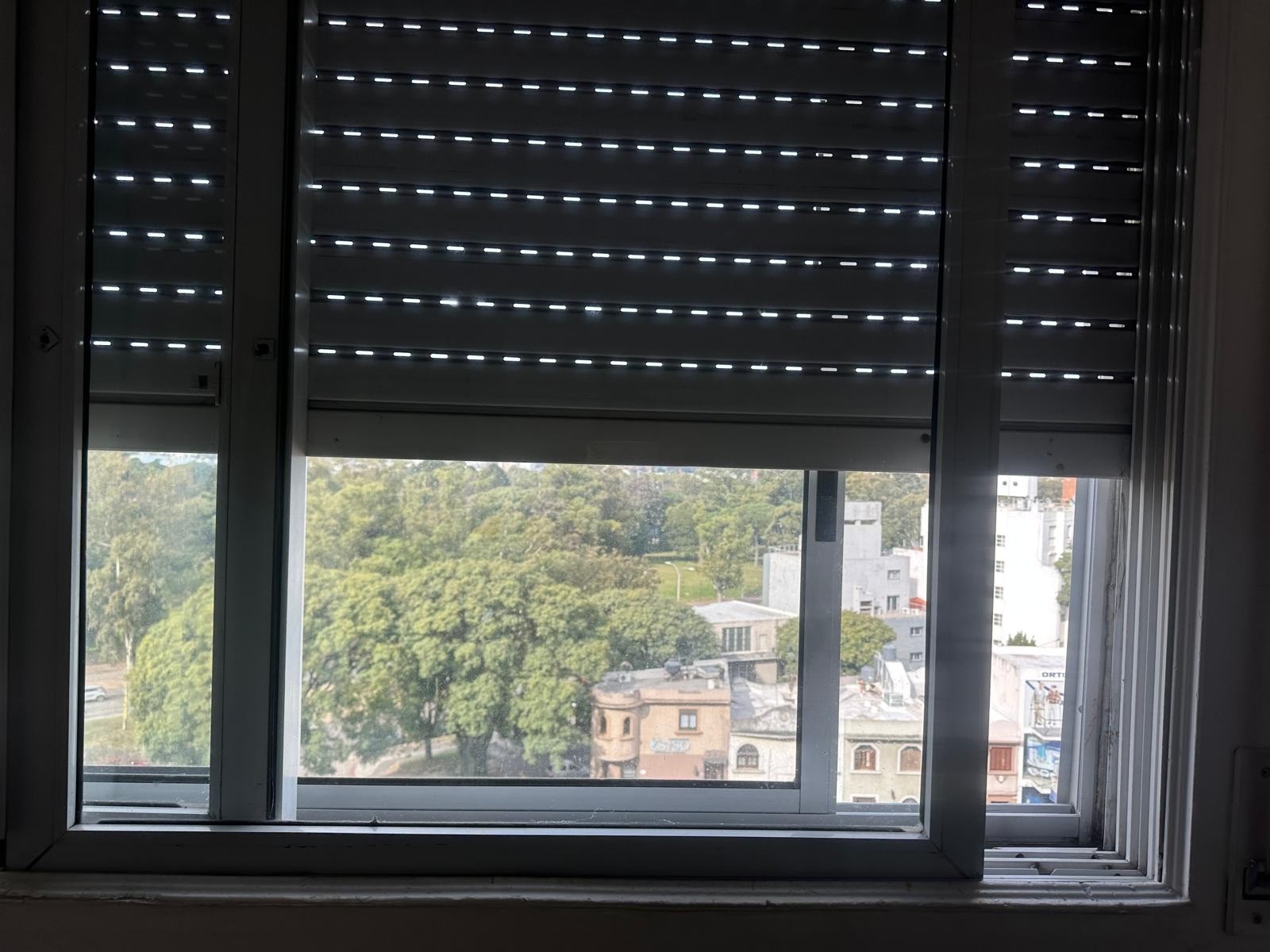 ALQUILER EN PARQUE BATLLE, 2 DORMITORIOS, PISO 8 AL FRENTE, TERRAZA LAVADERO, GARAJE INCLUIDO · Foto 2