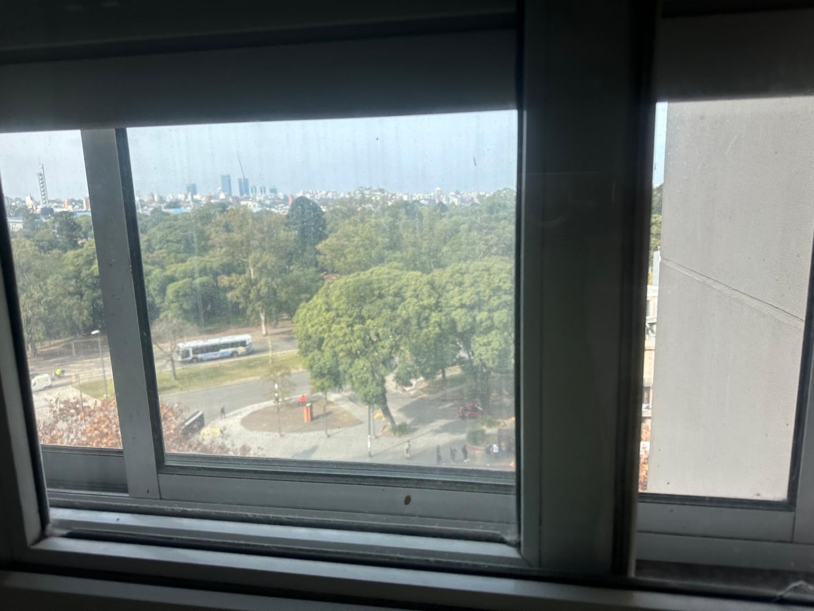 ALQUILER EN PARQUE BATLLE, 2 DORMITORIOS, PISO 8 AL FRENTE, TERRAZA LAVADERO, GARAJE INCLUIDO · Foto 8