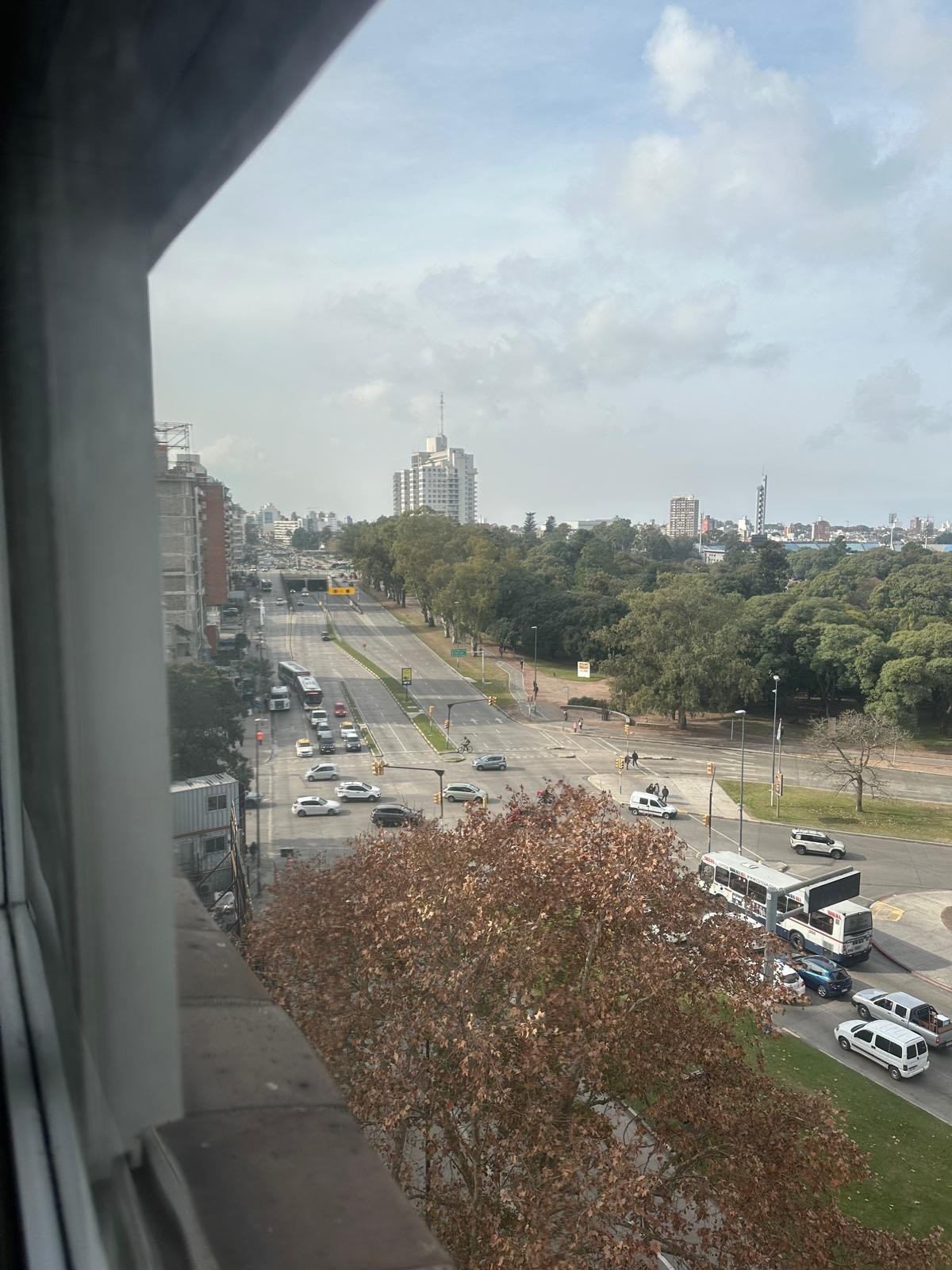 ALQUILER EN PARQUE BATLLE, 2 DORMITORIOS, PISO 8 AL FRENTE, TERRAZA LAVADERO, GARAJE INCLUIDO · Foto 5