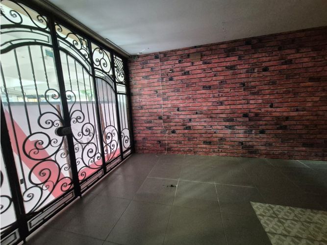 Local en arriendo en Multicentro, Cali, 96 m² · foto 2 de 8