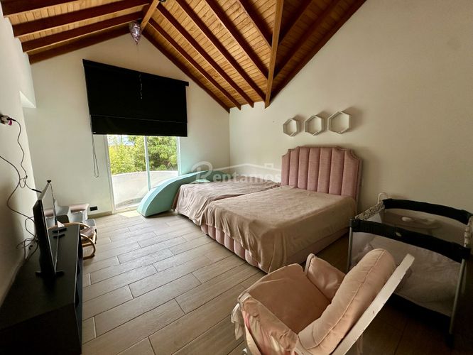 Casa de 5 alcobas en venta en Altos Del Poblado, Medellín, 350 m² · foto 6 de 17