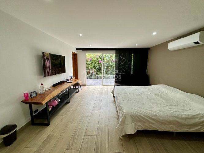 Casa de 5 alcobas en venta en Altos Del Poblado, Medellín, 350 m² · foto 10 de 17