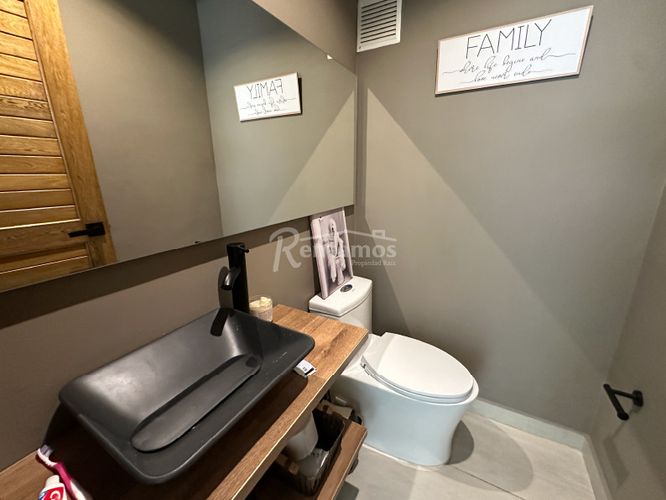 Casa de 5 alcobas en venta en Altos Del Poblado, Medellín, 350 m² · foto 11 de 17