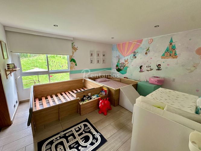 Casa de 5 alcobas en venta en Altos Del Poblado, Medellín, 350 m² · foto 13 de 17