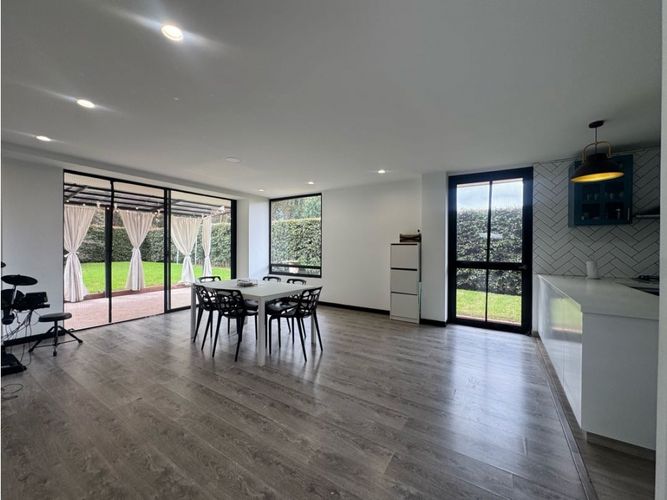 Casa de 5 alcobas en venta en Centro, Sopó, 280 m² · foto 4 de 21