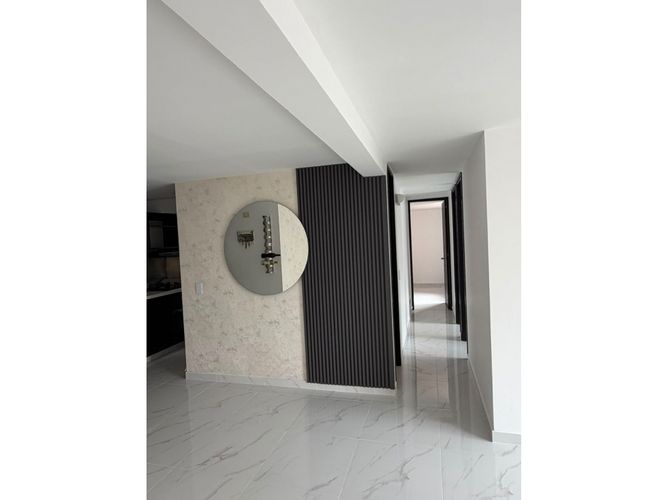 Apartamento de 3 alcobas en venta en Loma De Los Bernal, Medellín, 72 m² · foto 2 de 12