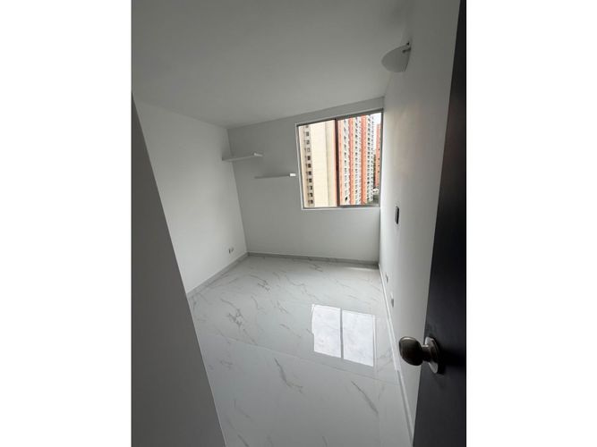 Apartamento de 3 alcobas en venta en Loma De Los Bernal, Medellín, 72 m² · foto 7 de 12