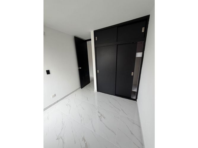 Apartamento de 3 alcobas en venta en Loma De Los Bernal, Medellín, 72 m² · foto 8 de 12