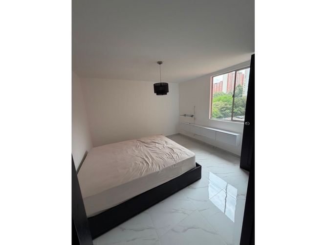 Apartamento de 3 alcobas en venta en Loma De Los Bernal, Medellín, 72 m² · foto 9 de 12