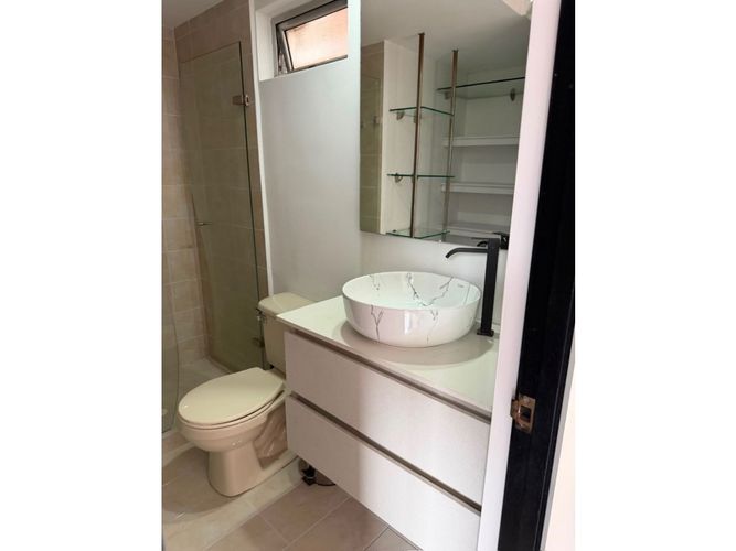 Apartamento de 3 alcobas en venta en Loma De Los Bernal, Medellín, 72 m² · foto 11 de 12