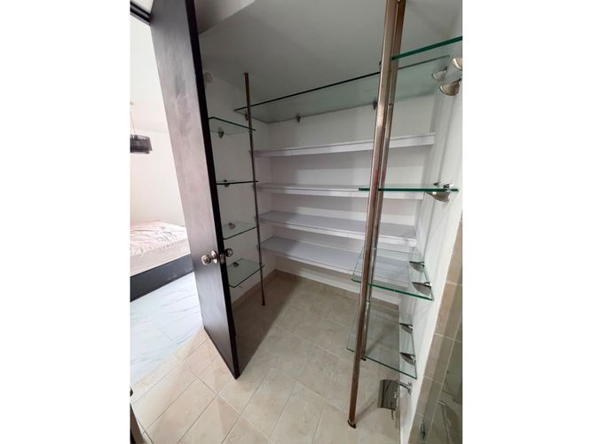 Apartamento de 3 alcobas en venta en Loma De Los Bernal, Medellín, 72 m² · foto 12 de 12