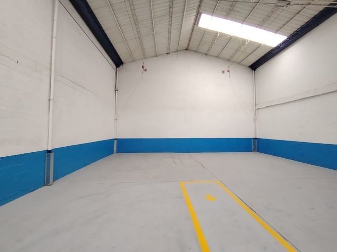 Bodega en arriendo en Cabecera San Antonio De Prado, Medellín, 250 m² · foto 2 de 4