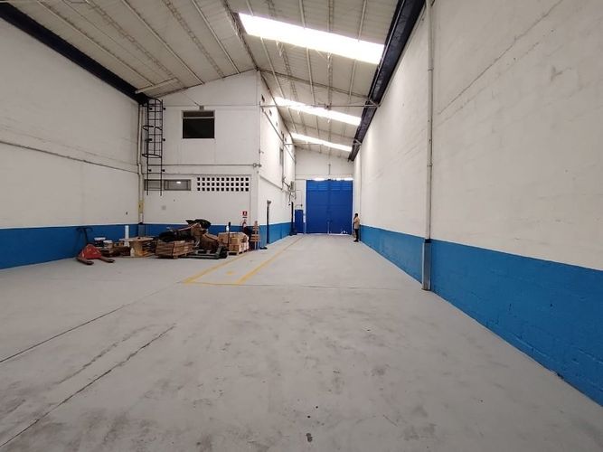 Bodega en arriendo en Cabecera San Antonio De Prado, Medellín, 250 m² · foto 3 de 4