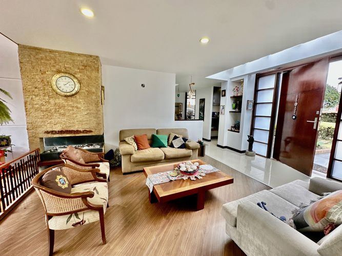 Casa de 4 alcobas en venta en Cerca De Piedra, Chía, 244 m² · foto 3 de 24