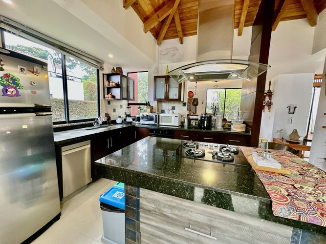 Casa de 4 alcobas en venta en Cerca De Piedra, Chía, 244 m² · foto 4 de 24