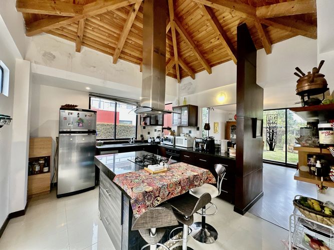Casa de 4 alcobas en venta en Cerca De Piedra, Chía, 244 m² · foto 7 de 24