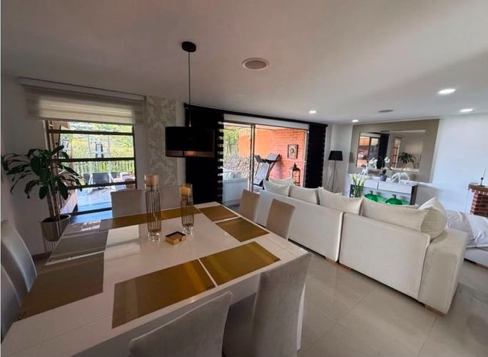 Casa de 4 alcobas en venta en La Sebastiana, Envigado, 235 m² · foto 7 de 24
