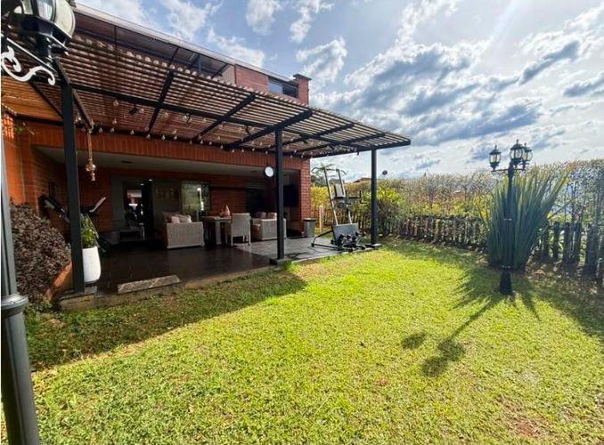 Casa de 4 alcobas en venta en La Sebastiana, Envigado, 235 m² · foto 3 de 24