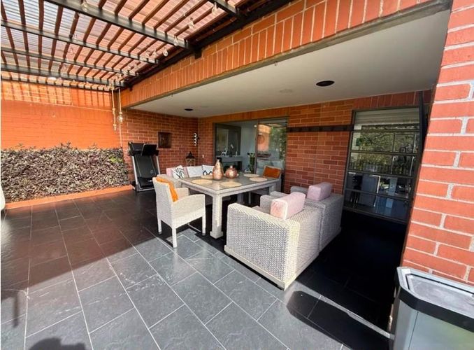 Casa de 4 alcobas en venta en La Sebastiana, Envigado, 235 m² · foto 5 de 24