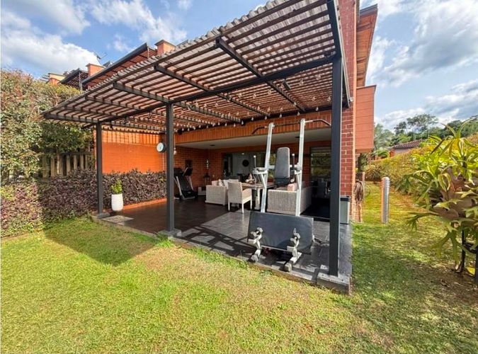 Casa de 4 alcobas en venta en La Sebastiana, Envigado, 235 m² · foto 6 de 24
