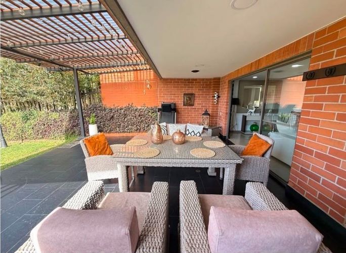 Casa de 4 alcobas en venta en La Sebastiana, Envigado, 235 m² · foto 4 de 24