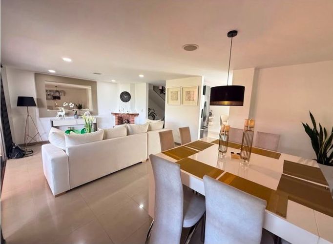 Casa de 4 alcobas en venta en La Sebastiana, Envigado, 235 m² · foto 13 de 24