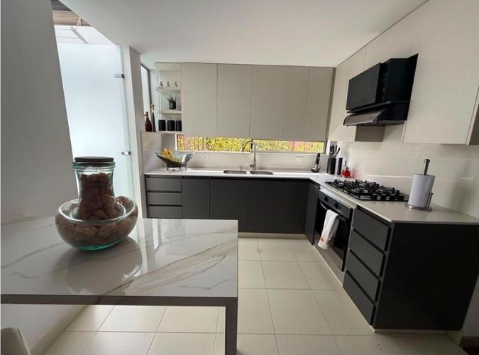 Casa de 4 alcobas en venta en La Sebastiana, Envigado, 235 m² · foto 16 de 24