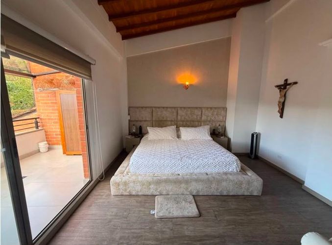 Casa de 4 alcobas en venta en La Sebastiana, Envigado, 235 m² · foto 22 de 24